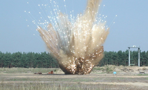 www.ohnostroje-zvonek.cz__ilustrační foto pozemní výbuch velký
